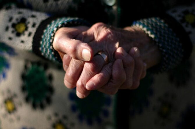 Noul guvern vrea să crească vârsta de pensionare a femeilor